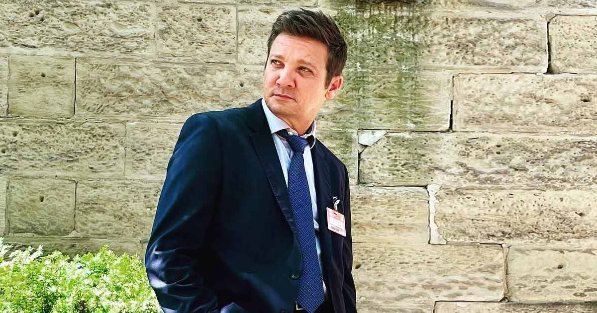 When Jeremy Renner Got Ready At A Starbucks