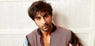 Ranbir Kapoor Gets Angry As Paparazzi Mob His 8 Crore Bentley - Watch