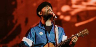 Arijit Singh Criticized For His Unhygenic Activity On Stage While Performing Live - Watch
