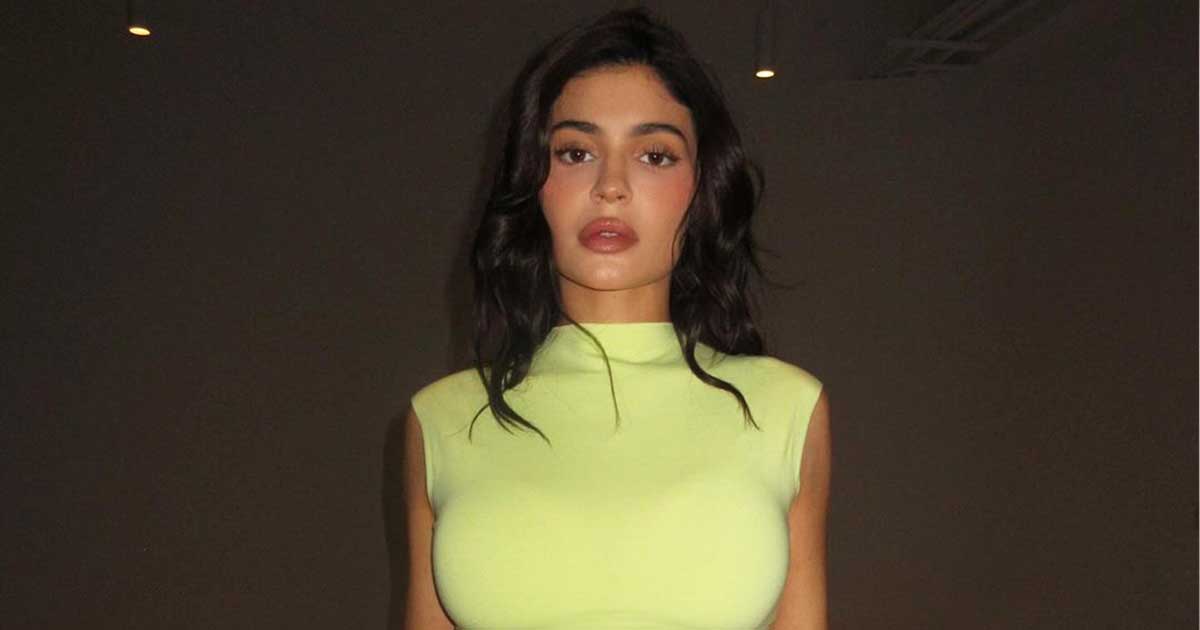 Internet Reacts After Kylie Jenner Shares Feet Holding Pic With BFF Stassie Karanikolaou: "That Is Weird AF"
