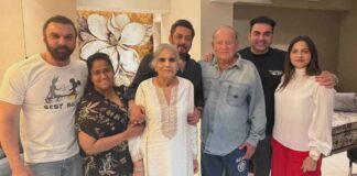 Sohail Khan Shares A Family Photo With Family Members.