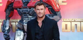 Chris Hemsworth Sharing A Lighthearted Moment In India