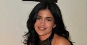 Kylie Jenner Has A Wardrobe Malfunction As Stunning Versace Gown Tears