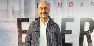 Do fans want Anupam Kher to step into politics?