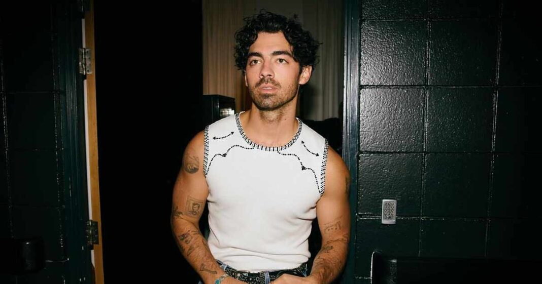 Why Joe Jonas Once Had A Pooptacular Wardrobe Change On Stage Here's