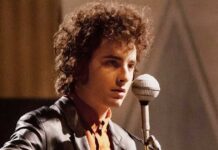 Timothée Chalamet ricos the role as Bob Dylan