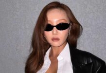 Hwasa Handles Wardrobe Mishap