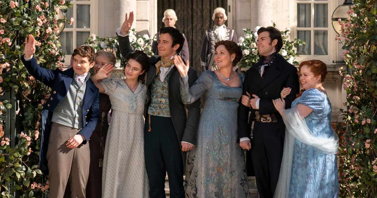 Jonathan Bailey And Simone Ashley In Bridgerton Still