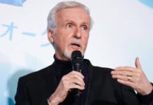 How did James Cameron rock his Aliens pitch?