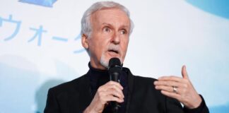How did James Cameron rock his Aliens pitch?