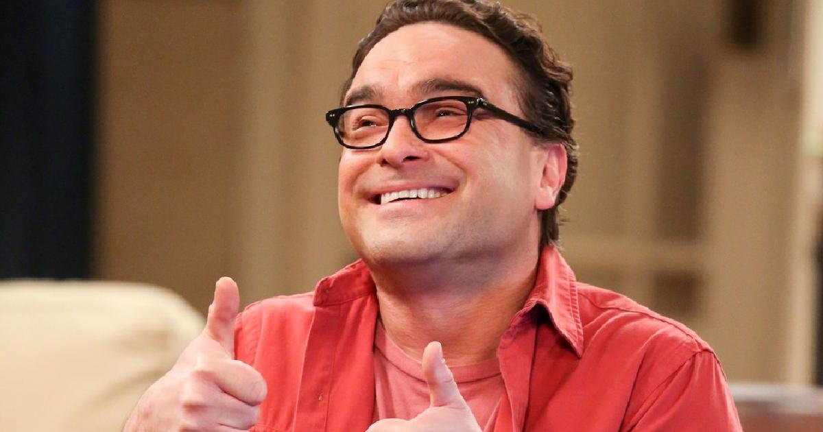 Leonard Hofstadter Wearing Lens-Free Glasses On TBBT