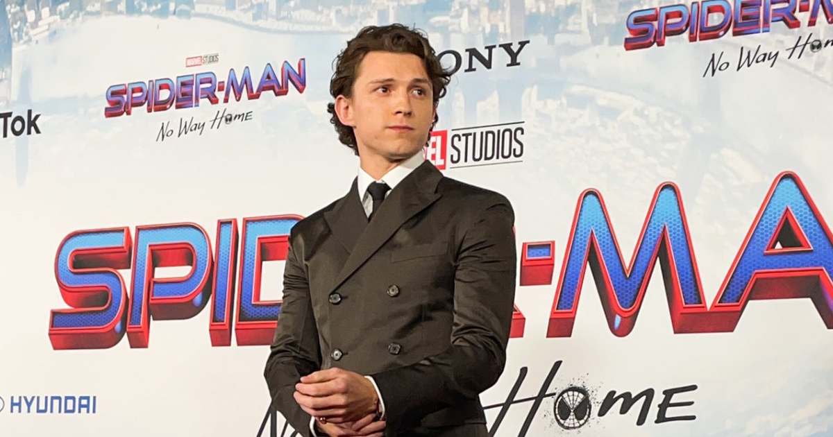 Tom Holland As soon as Used This Intelligent Crimson Carpet Trick To Seem Taller — Right here's What He Did!