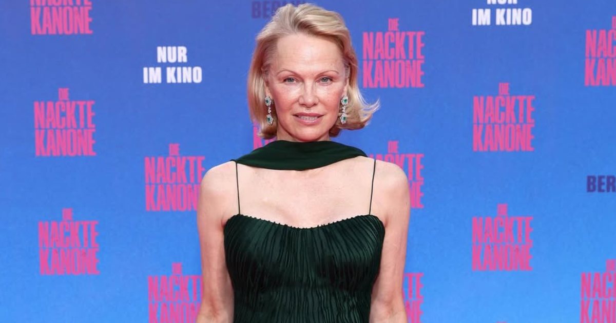 Here’s What Pamela Anderson Said About Her Role In The Naked Gun!