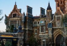 10 Scariest Mazes & Haunted Attractions This Year — The Ultimate Halloween Treat 10 Scariest Mazes & Haunted Attractions This Year