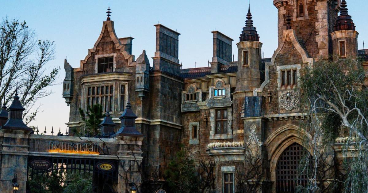 10 Scariest Mazes & Haunted Attractions This Year