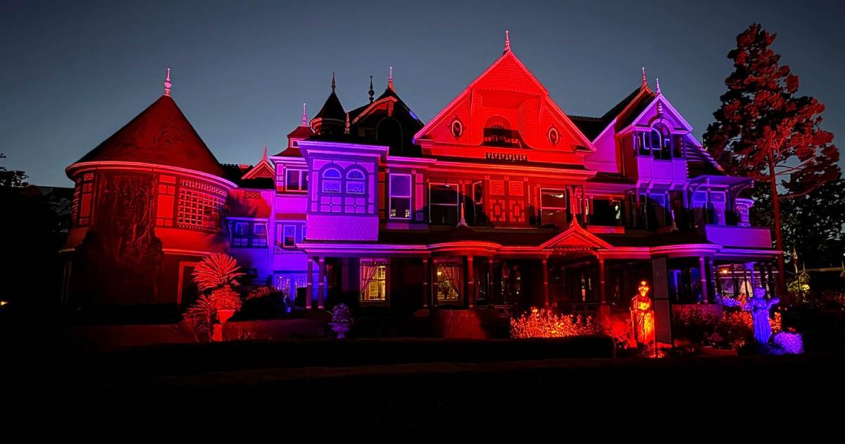 A Look At Some Of America’s Spookiest Haunted Mansions!