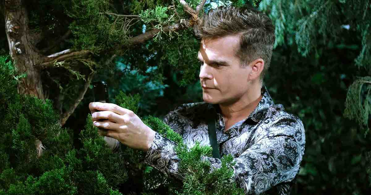 Days Of Our Lives Spoilers: Leo Expresses His Love For Javi While Philip Joins Hernandez Family For Dinner Days Of Our Lives Spoilers: Leo Expresses His Love For Javi While Philip Joins Hernandez Family For Dinner