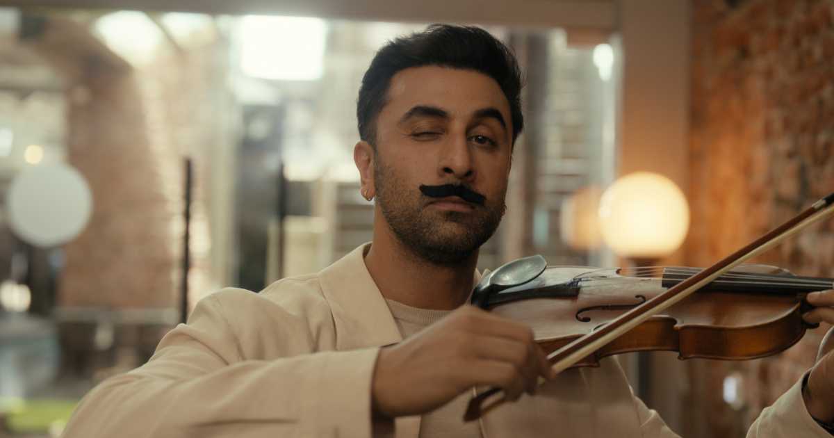 Dining With The Kapoors Review: Family That Eats, Sings, Laughs, Cries, Stays & Roasts Together!