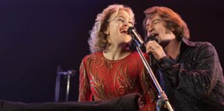 Song Sung Blue Receives Strong Rotten Tomatoes Score!