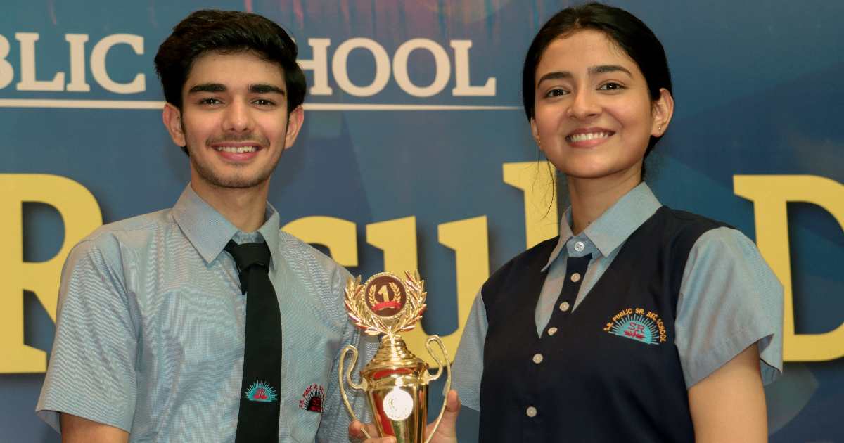 Hello Bachhon Review Ft. A Brilliant Vineet Kumar As Physics Wallah Alakh Pandey