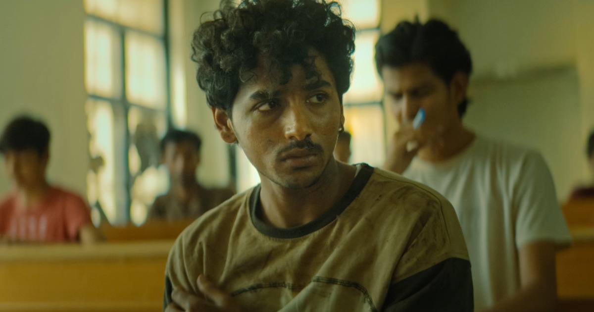 Hello Bachhon Review Ft. A Brilliant Vineet Kumar As Physics Wallah Alakh Pandey