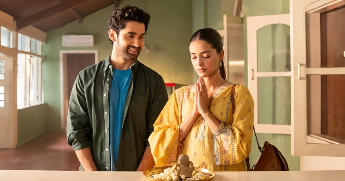 Chand Mera Dil Title Track