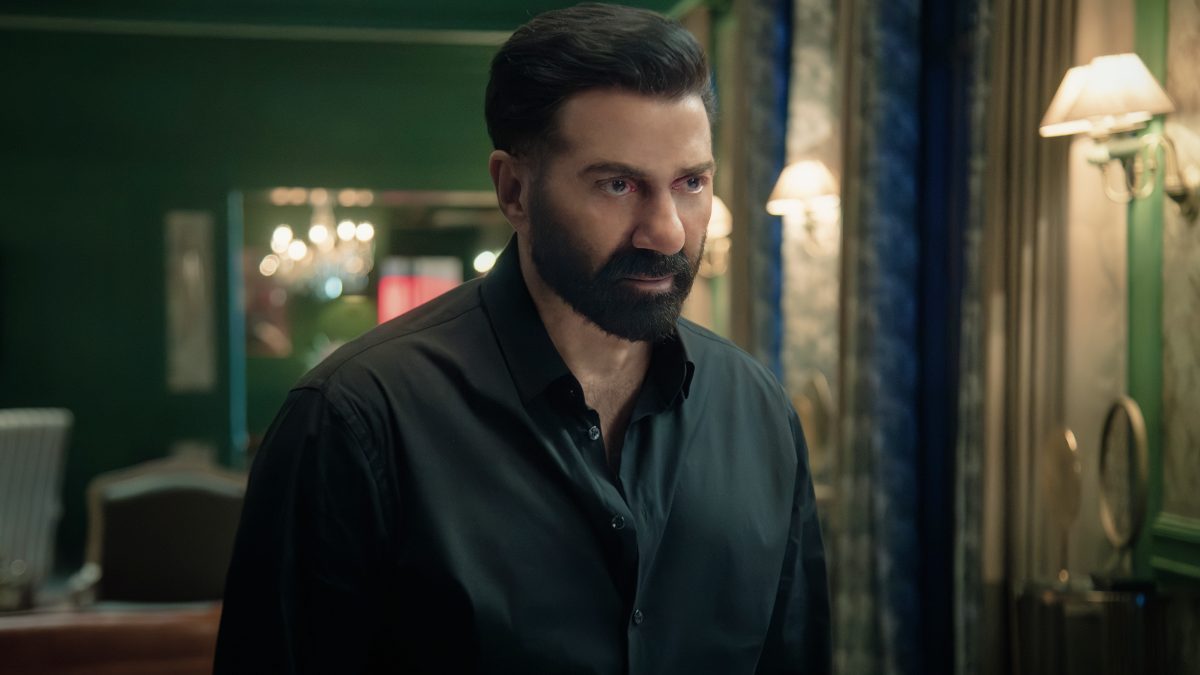 Ikka Movie Review: Neither Sunny Deol's Dhai Kilo Ka Haath Is Heavy, Nor Is Akshaye Khanna's Dakait Mode Impressive 
