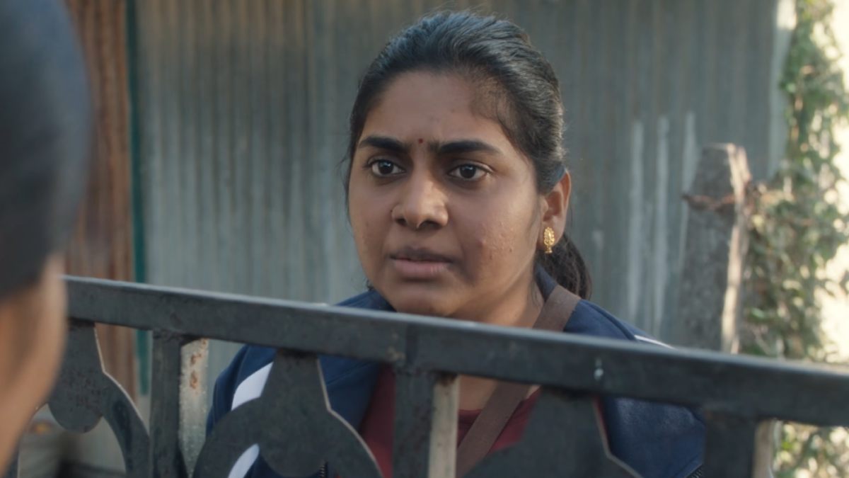 Babita Singh Reporting Movie Review: Nimisha Sajayan Is Torn Between Kitchen & Professional Duties