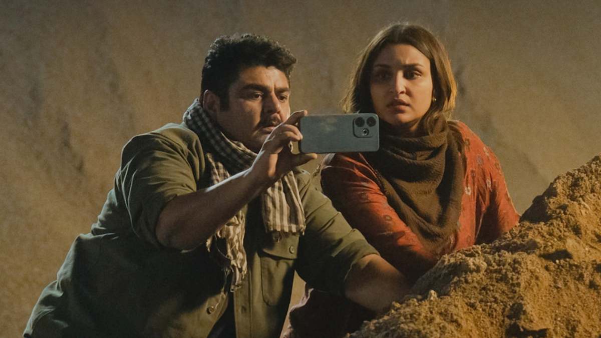 Reporting Live Movie Review Ft. Parineeti Chopra As A Parrot Trying To Be An Eagle